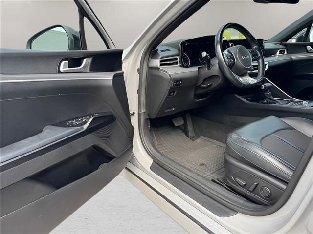Used 2023 Wolf Gray Kia GT-Line image 14