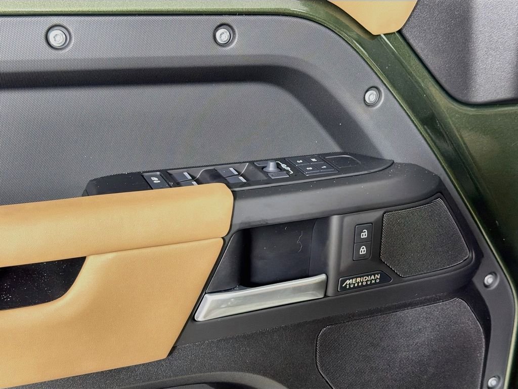 New 2026 Woolstone Green Land Rover X-Dynamic SE image 18