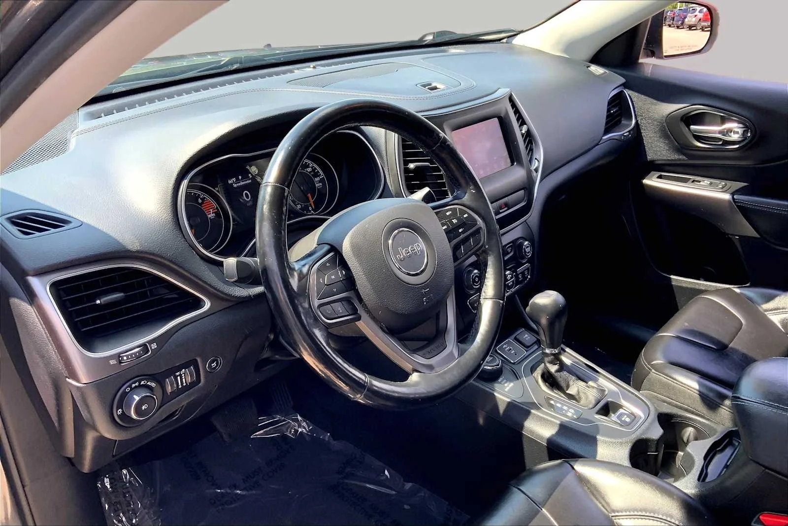 Used 2020 Granite Crystal Metallic Clearcoat Jeep Latitude Plus image 17