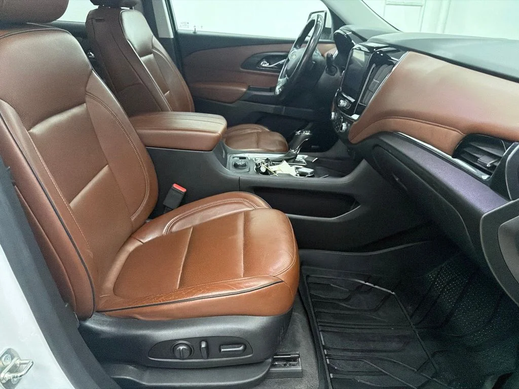 Used 2019 Beige Chevrolet High Country image 35