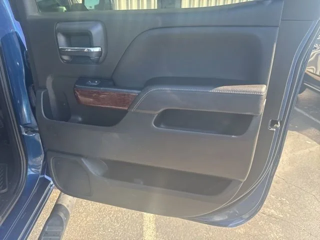 Used 2017 Blue GMC SLE image 30