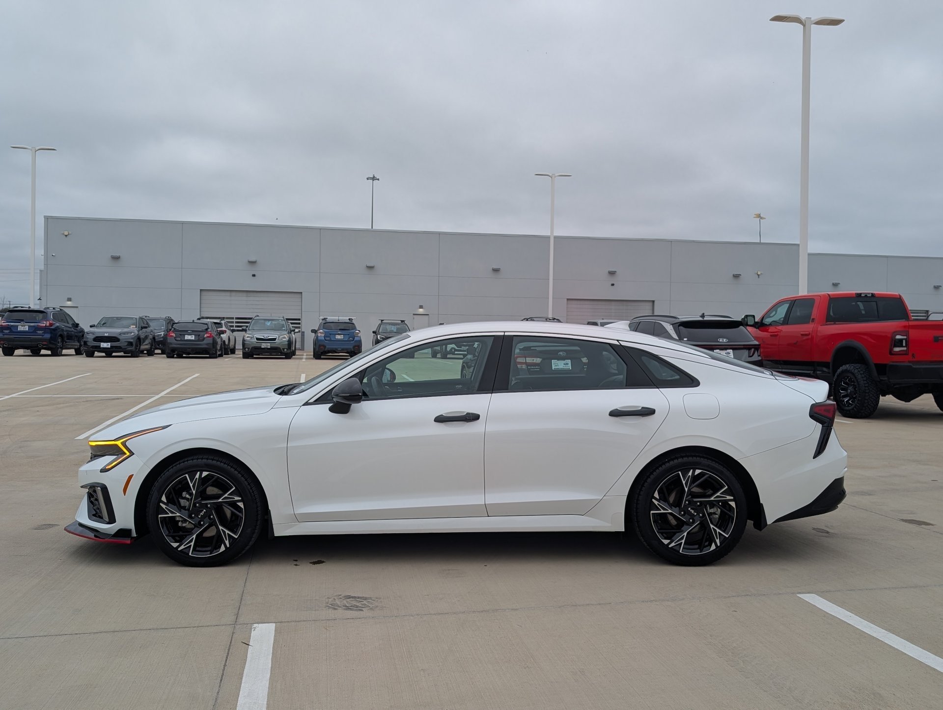 Used 2025 White Kia GT-Line image 3