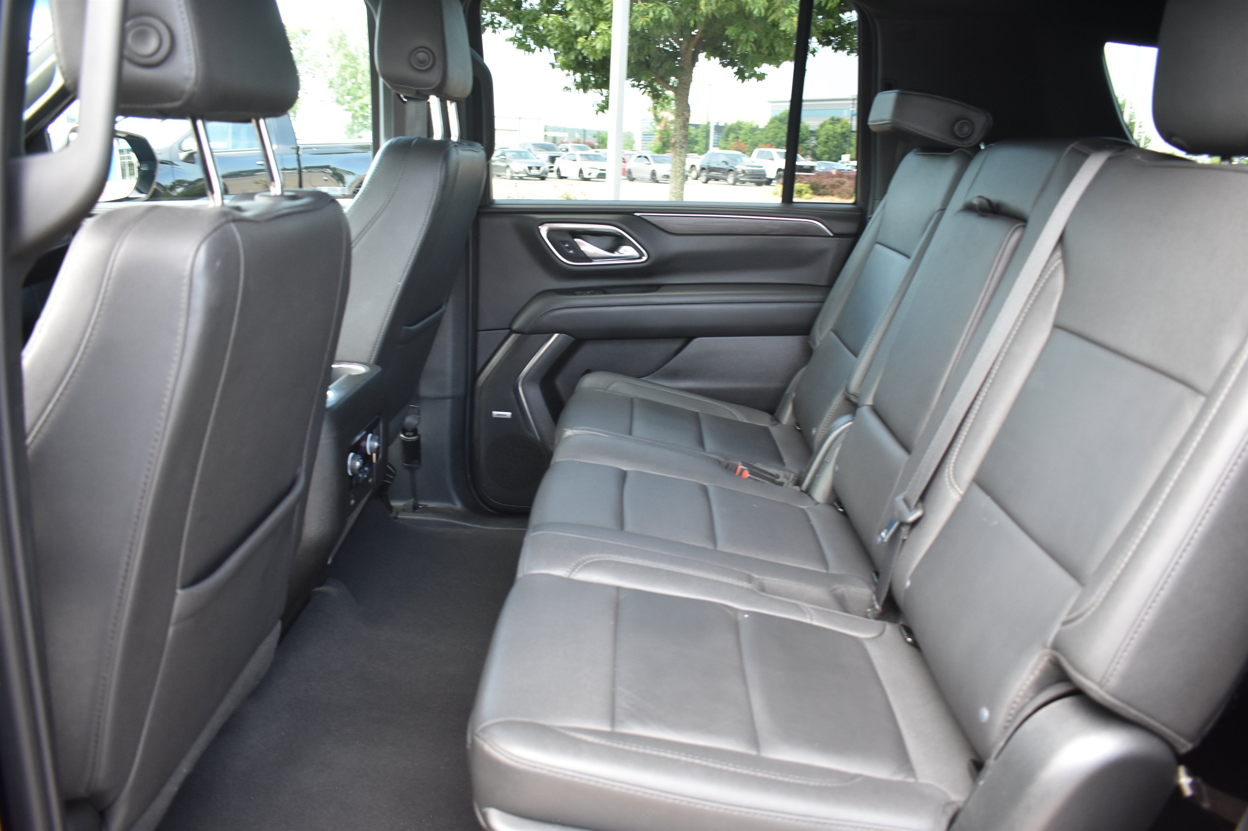 2023 Chevrolet Suburban LT - Photo 15