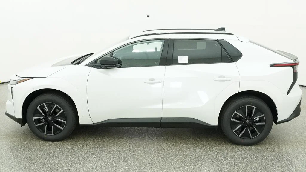New 2026 Wind Chill Pearl Toyota XLE image 38