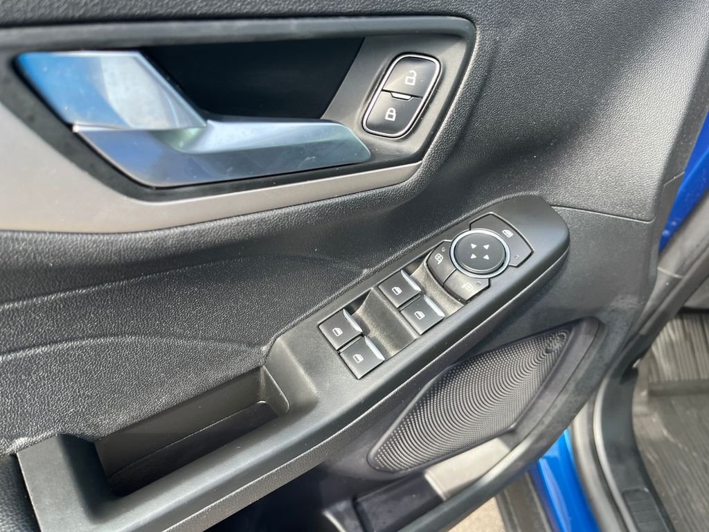 Used 2022 Blue Ford SEL image 10