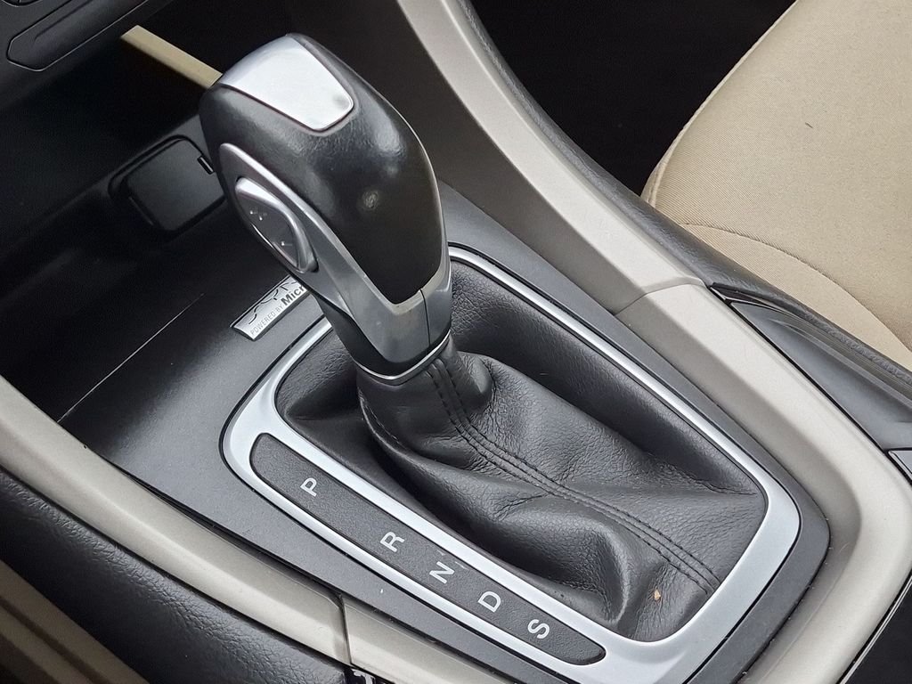 Used 2013 Red Ford SE image 19