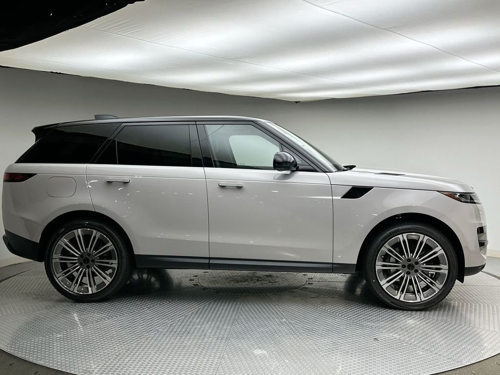 New 2026 Borasco Grey Metallic Land Rover SE image 4
