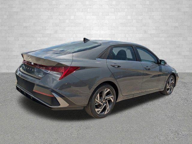 2025 Hyundai Elantra Limited - Photo 29