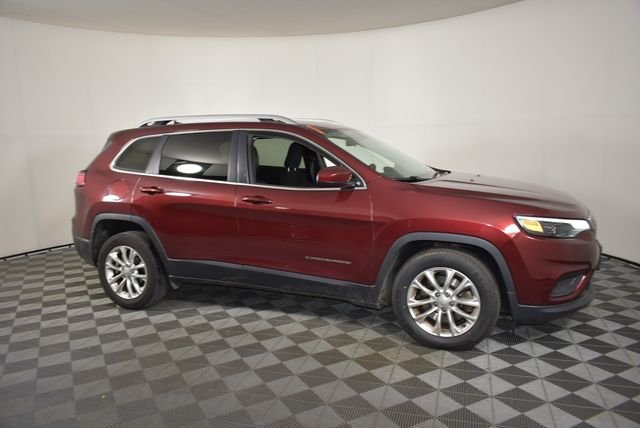 Used 2019 Red Jeep Latitude image 10