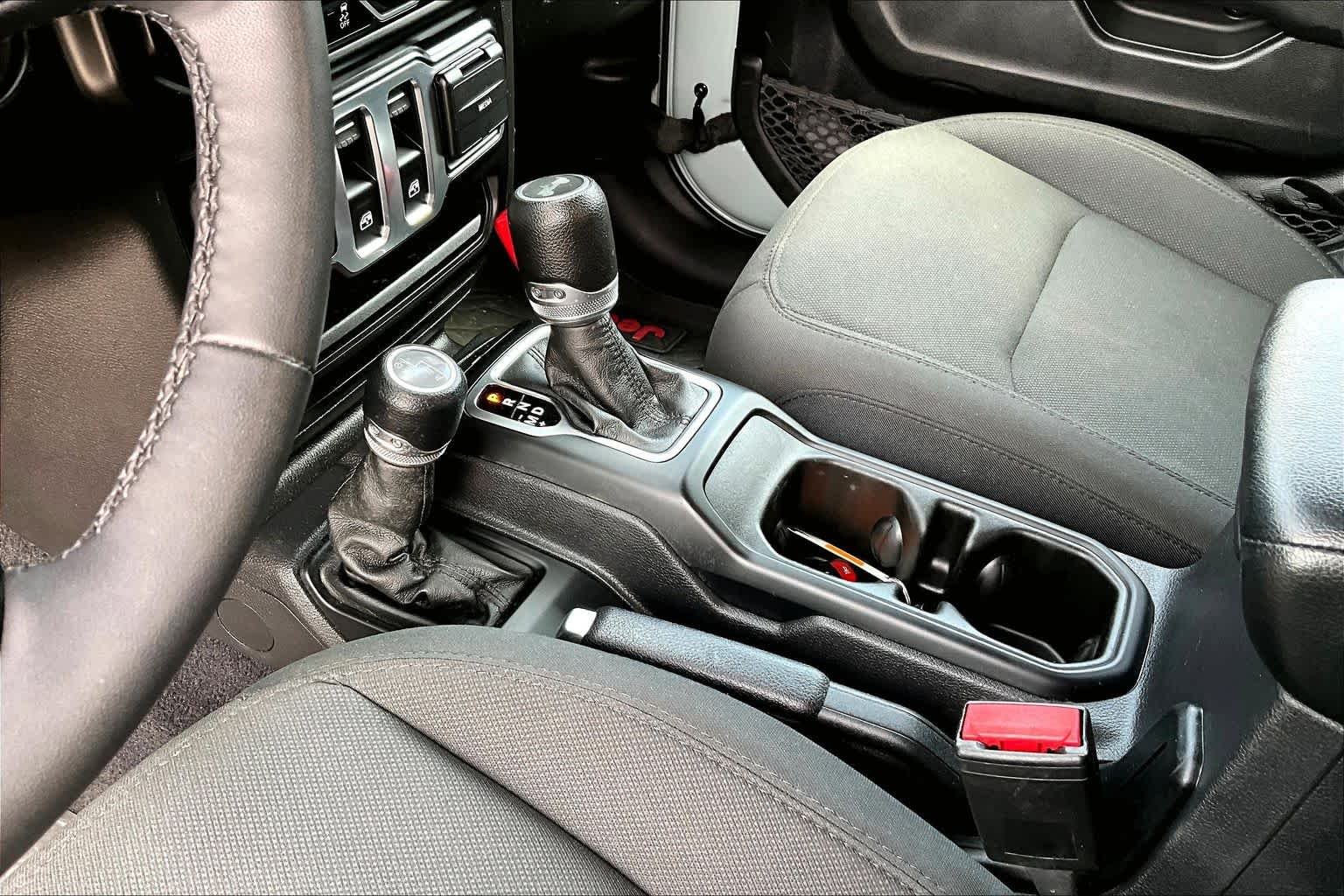 Used 2023 Earl Clearcoat Jeep Sport S image 17