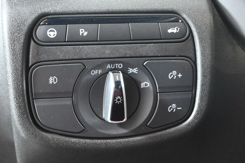 Certified Used 2023 White INFINITI SPORT image 27