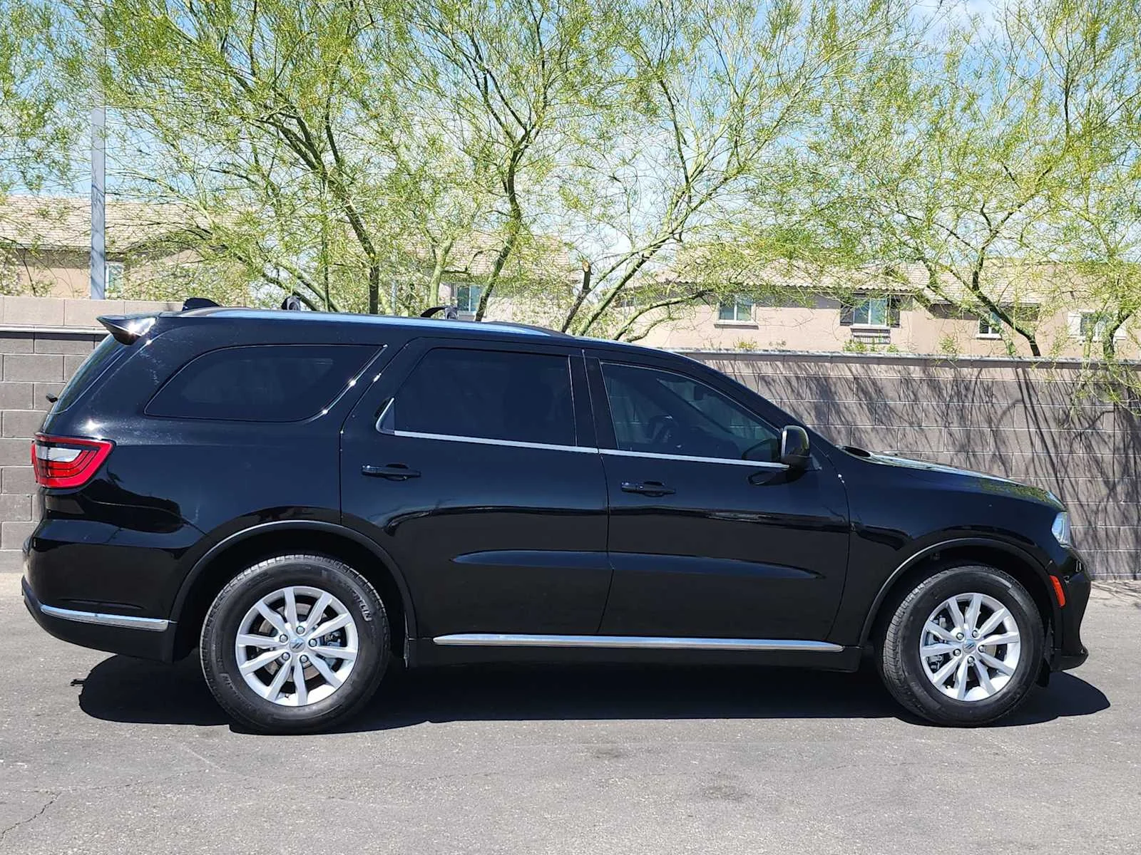 Used 2023 DB Black Clearcoat Dodge SXT Launch Edition image 9