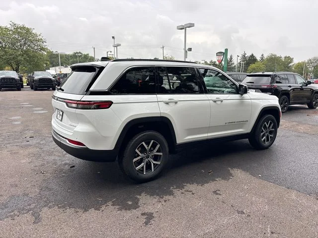 New 2027 White/off-white Jeep Laredo X image 29