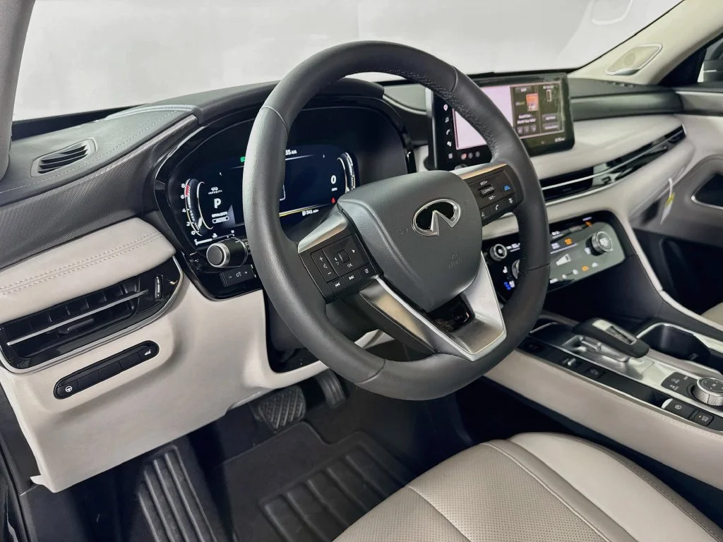 Certified Used 2026 Green INFINITI LUXE image 12