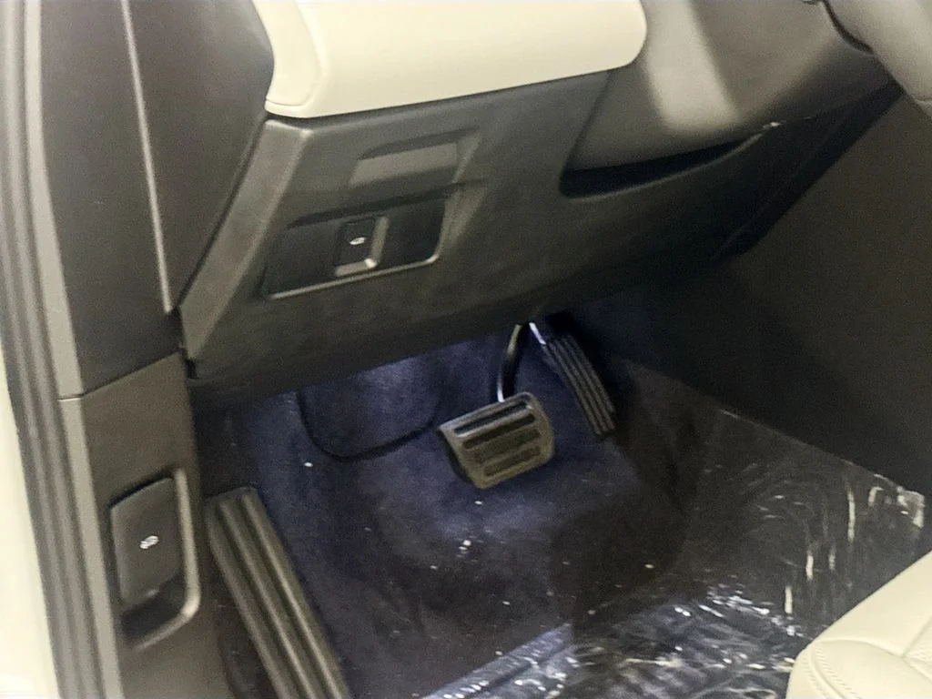 New 2026 Fuji White Land Rover Core S image 10