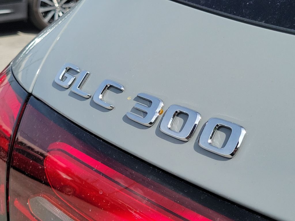 New 2027 MANUFAKTUR Alpine Grey Mercedes-Benz GLC 300 image 7
