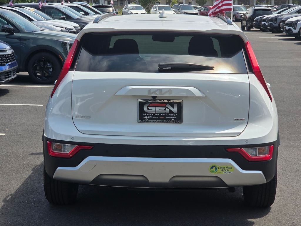 Used 2023 White Kia EX image 5