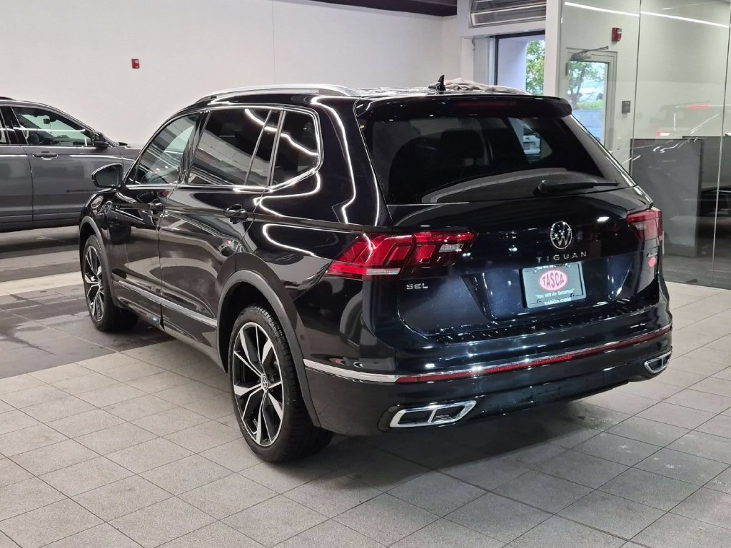 Used 2024 Black Volkswagen 2.0T SEL R-Line image 7