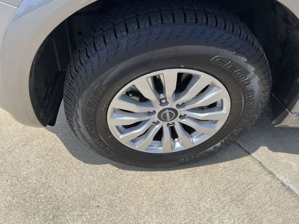 Used 2022 Gray Nissan SV image 10