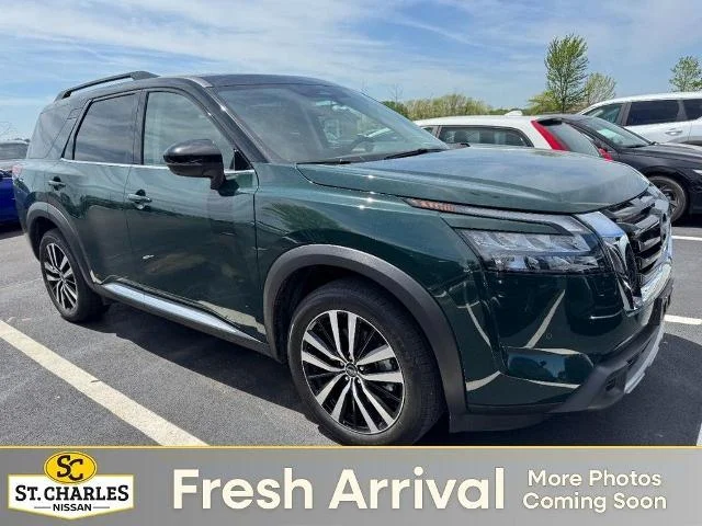2025 Nissan Pathfinder Platinum 4WD's photo