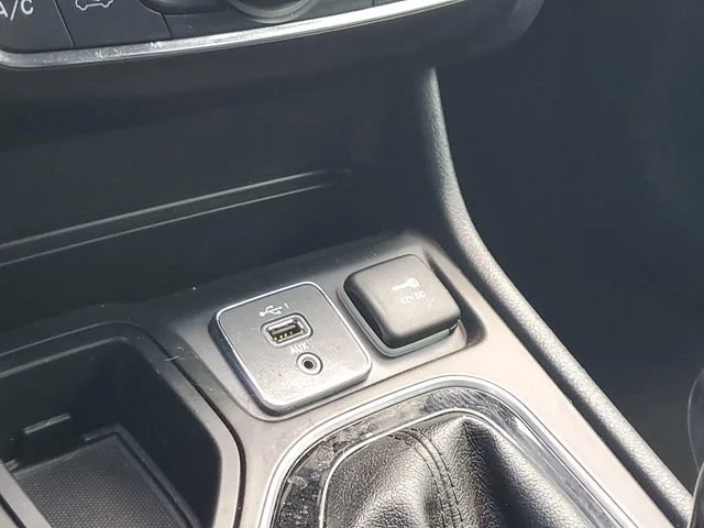 Used 2020 Velvet Red Pear Jeep Altitude image 18