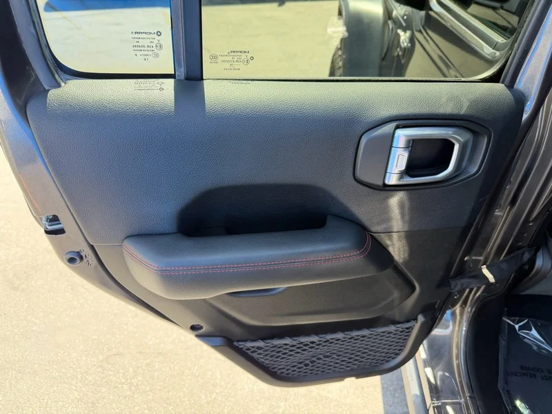 Used 2019 Granite Crystal M Jeep Rubicon image 18