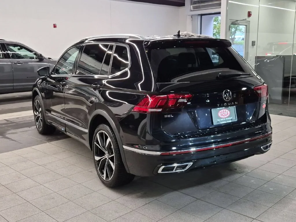 Used 2024 Black Volkswagen 2.0T SEL R-Line image 7