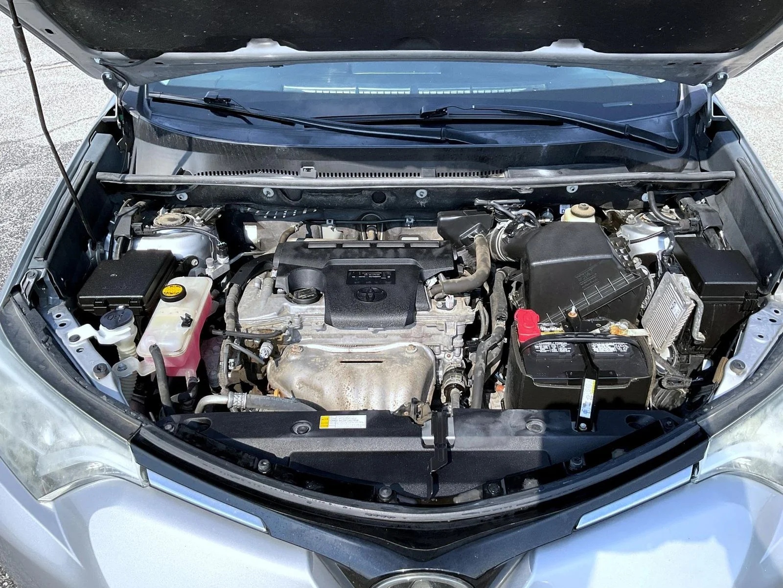 Used 2018 Silver Toyota XLE image 24