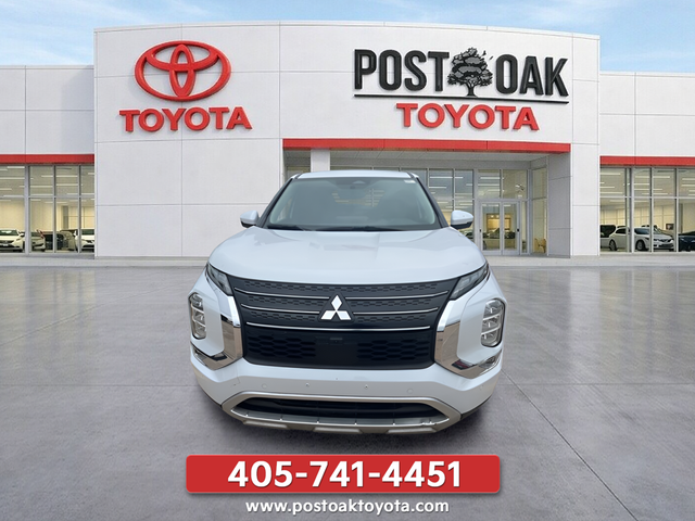 Used 2022 Gray Mitsubishi SE image 2
