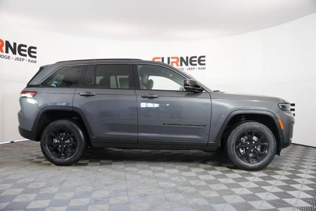 New 2026 Baltic Gray Metallic Clear-Coat Exterior Paint Jeep Altitude image 46