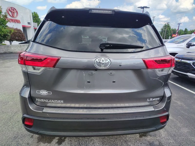 Used 2017 Gray Toyota LE Plus image 5