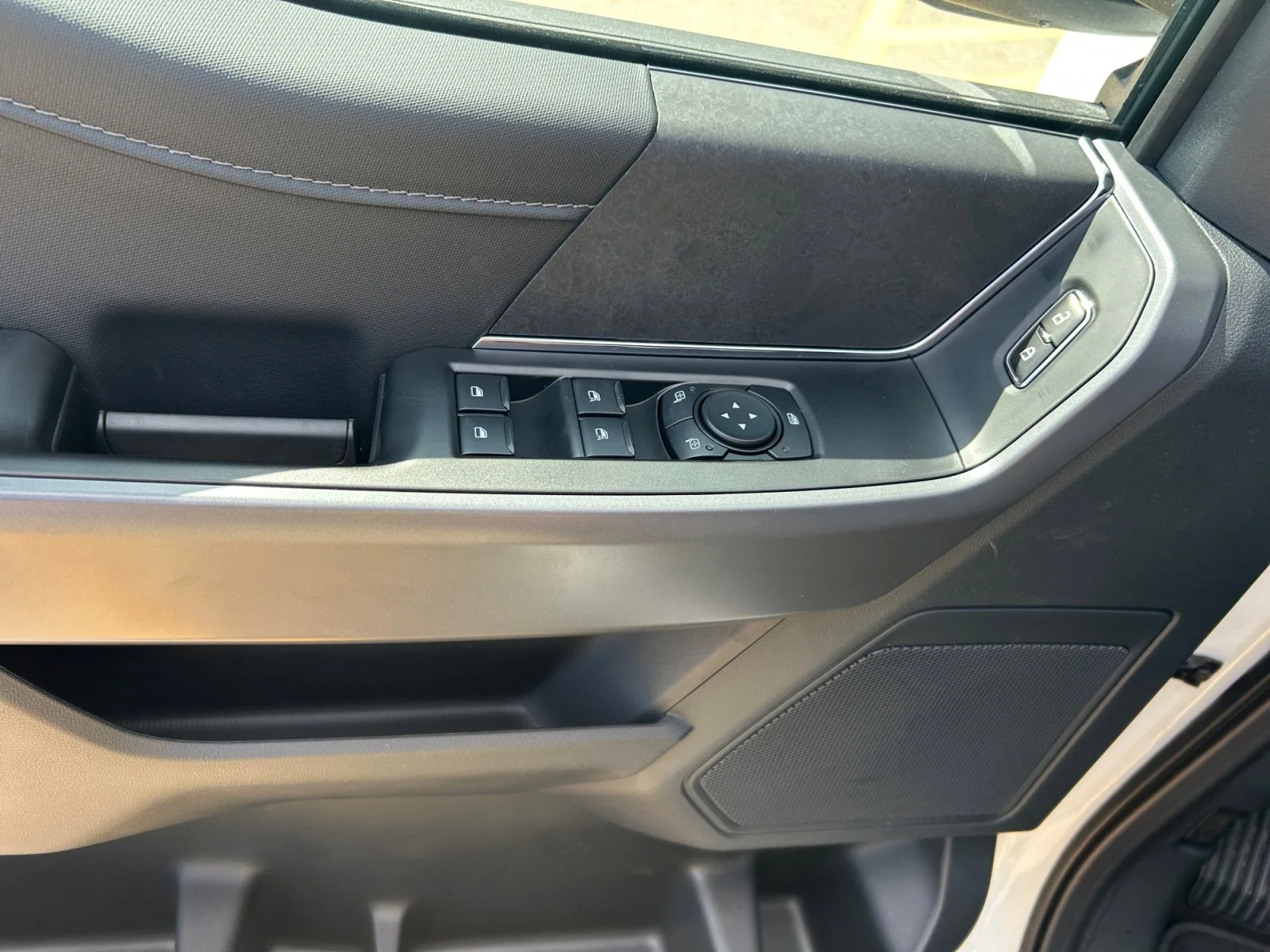 New 2026 Oxford White Ford XLT image 17
