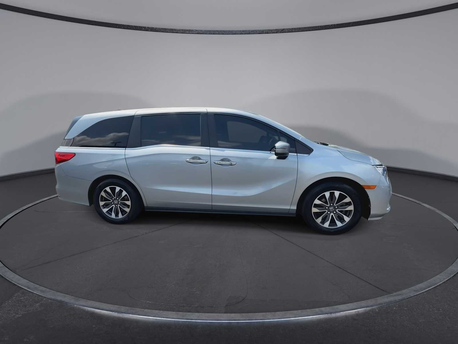 Certified Used 2024 Lunar Silver Metallic Honda EX-L image 9