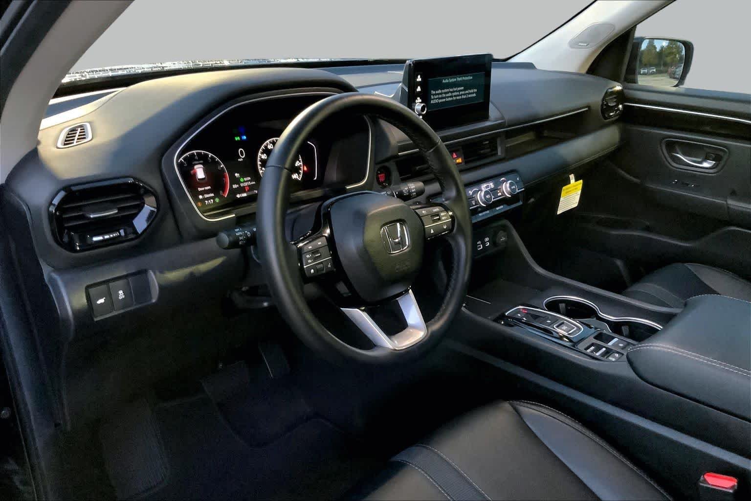 Used 2025 Crystal Black Pearl Honda Touring image 18