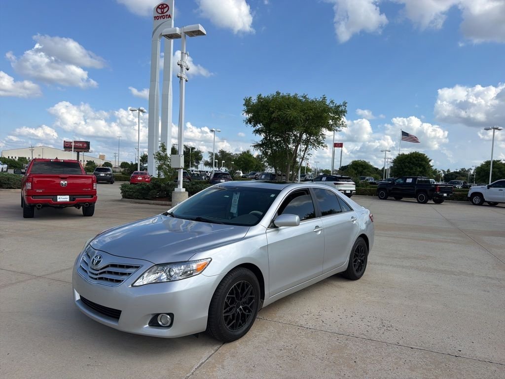 Used 2011 Silver Toyota XLE image 1