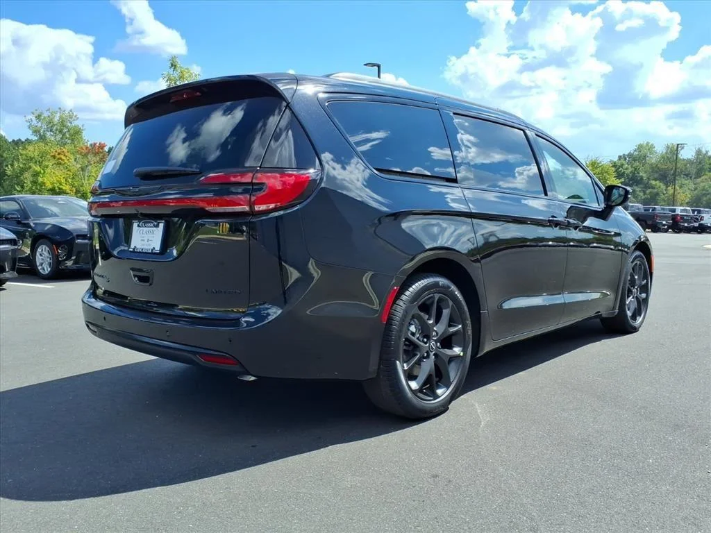 2026 Chrysler Pacifica Limited - Photo 23