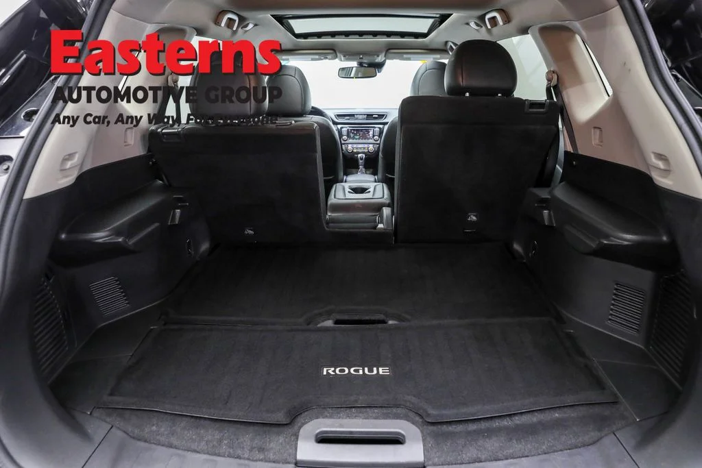 Used 2020 Black Nissan SL image 9