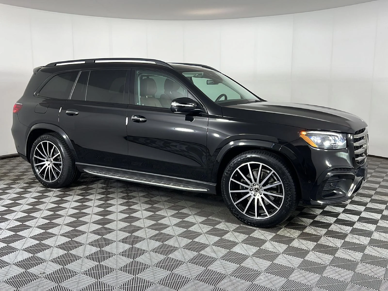 Used 2024 Obsidian Black Metallic Mercedes-Benz GLS 580 image 3