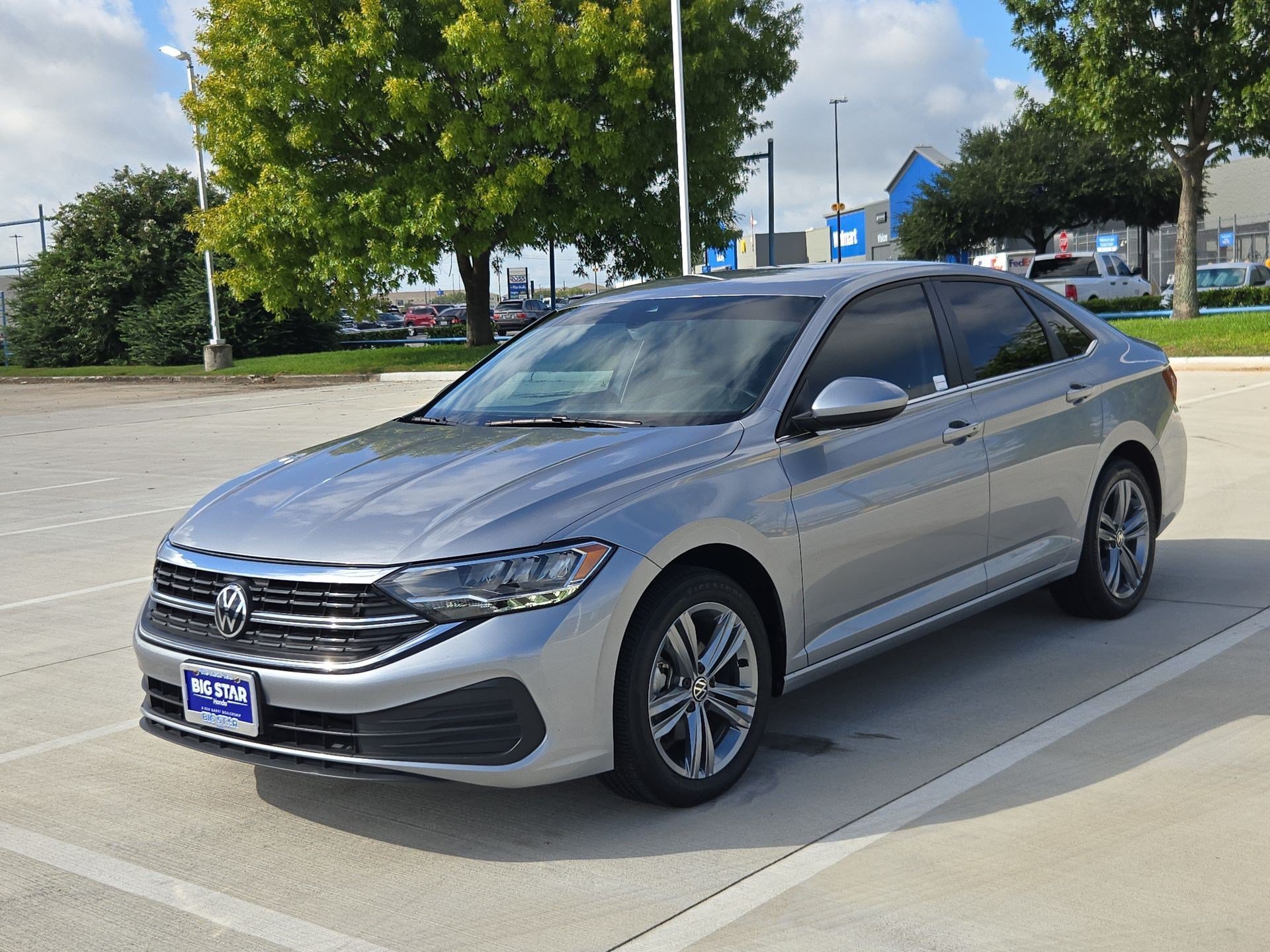 Used 2024 Silver Volkswagen SE image 7