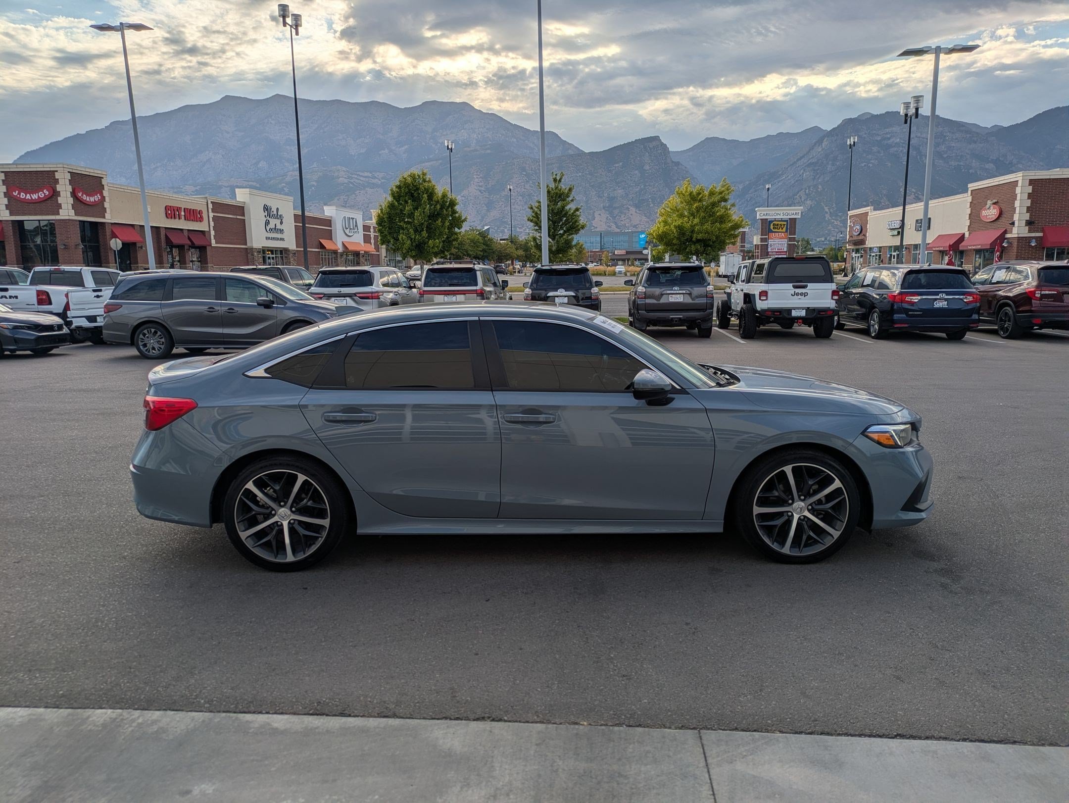 Used 2024 Sonic Gray Pearl Honda Touring image 2