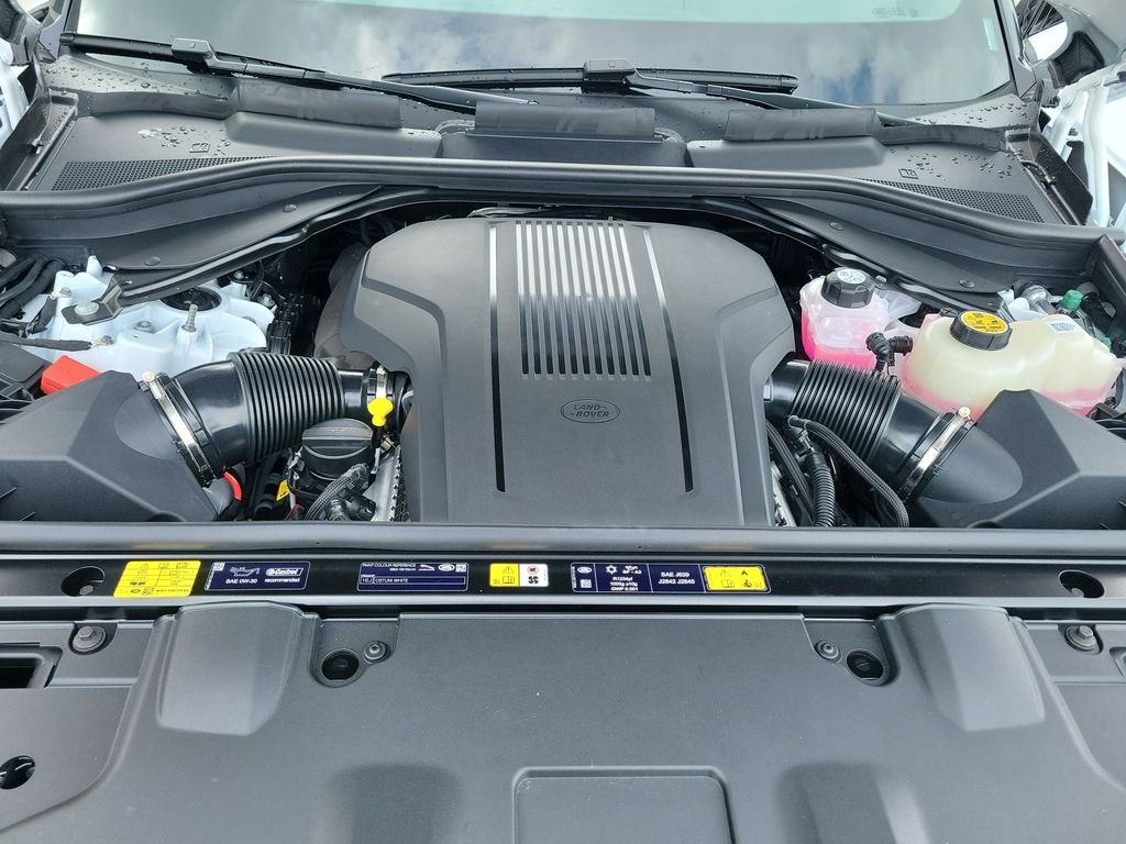 New 2026 Ostuni Pearl White Land Rover SE image 30