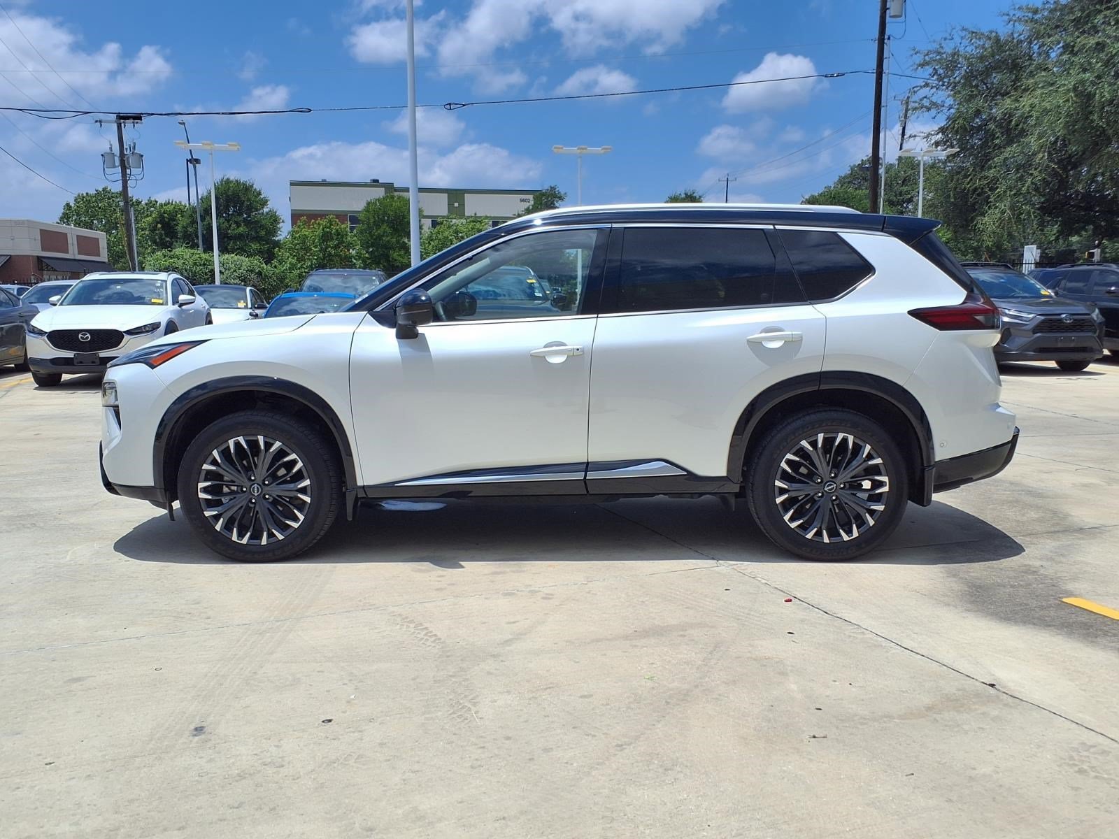 Used 2024 Everest White Pearl/Super Black Nissan Platinum image 8