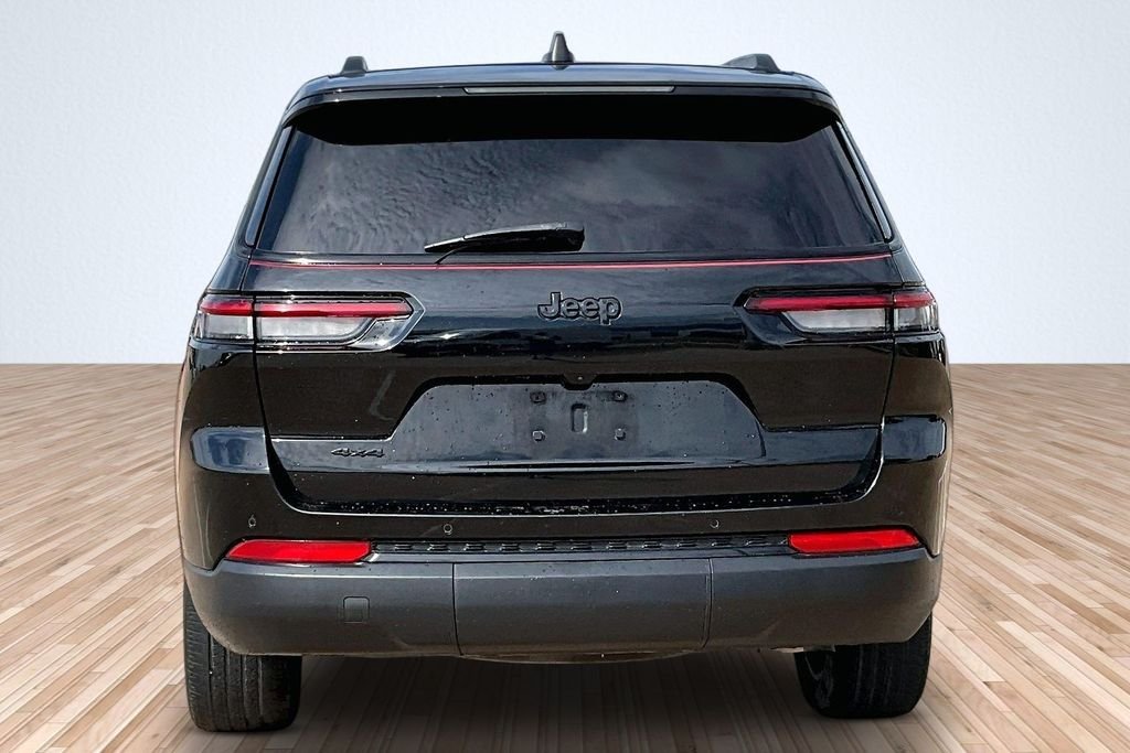 Used 2023 Black Jeep Altitude image 4
