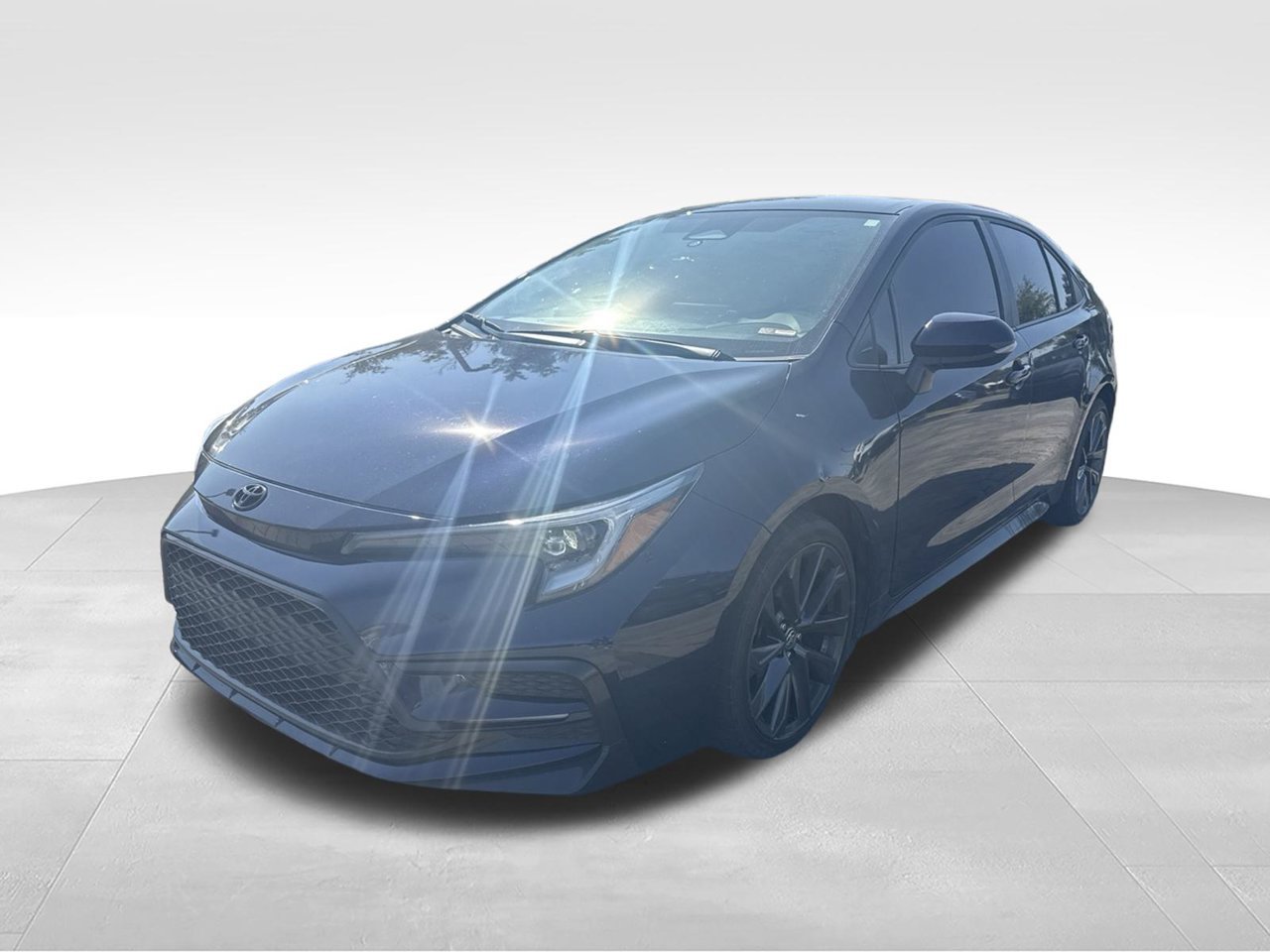 Used 2025  Toyota SE image 1
