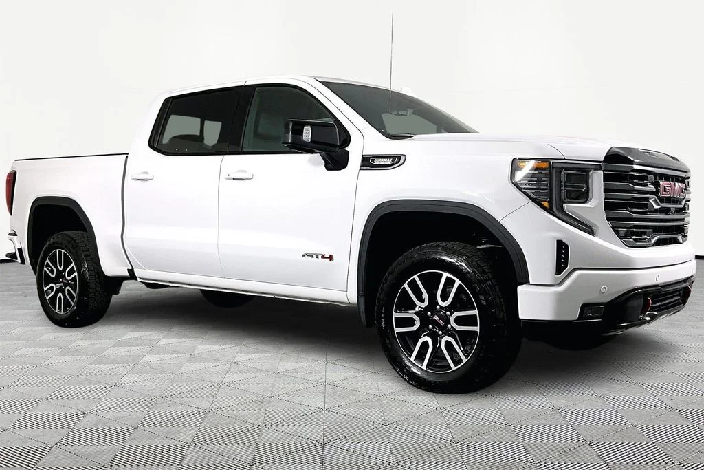 Used 2026 White GMC AT4 image 3