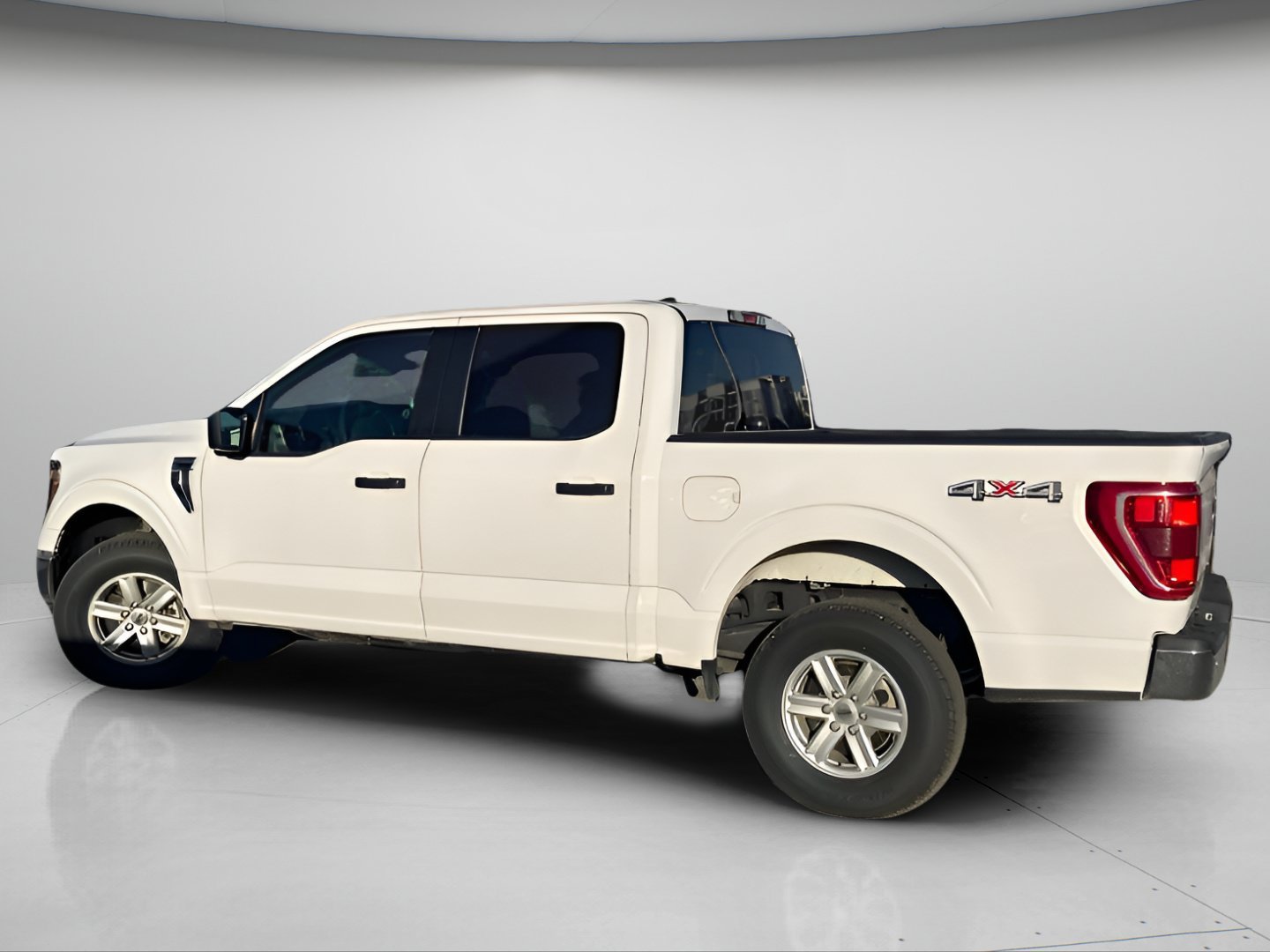 Used 2023 White Ford XLT image 13