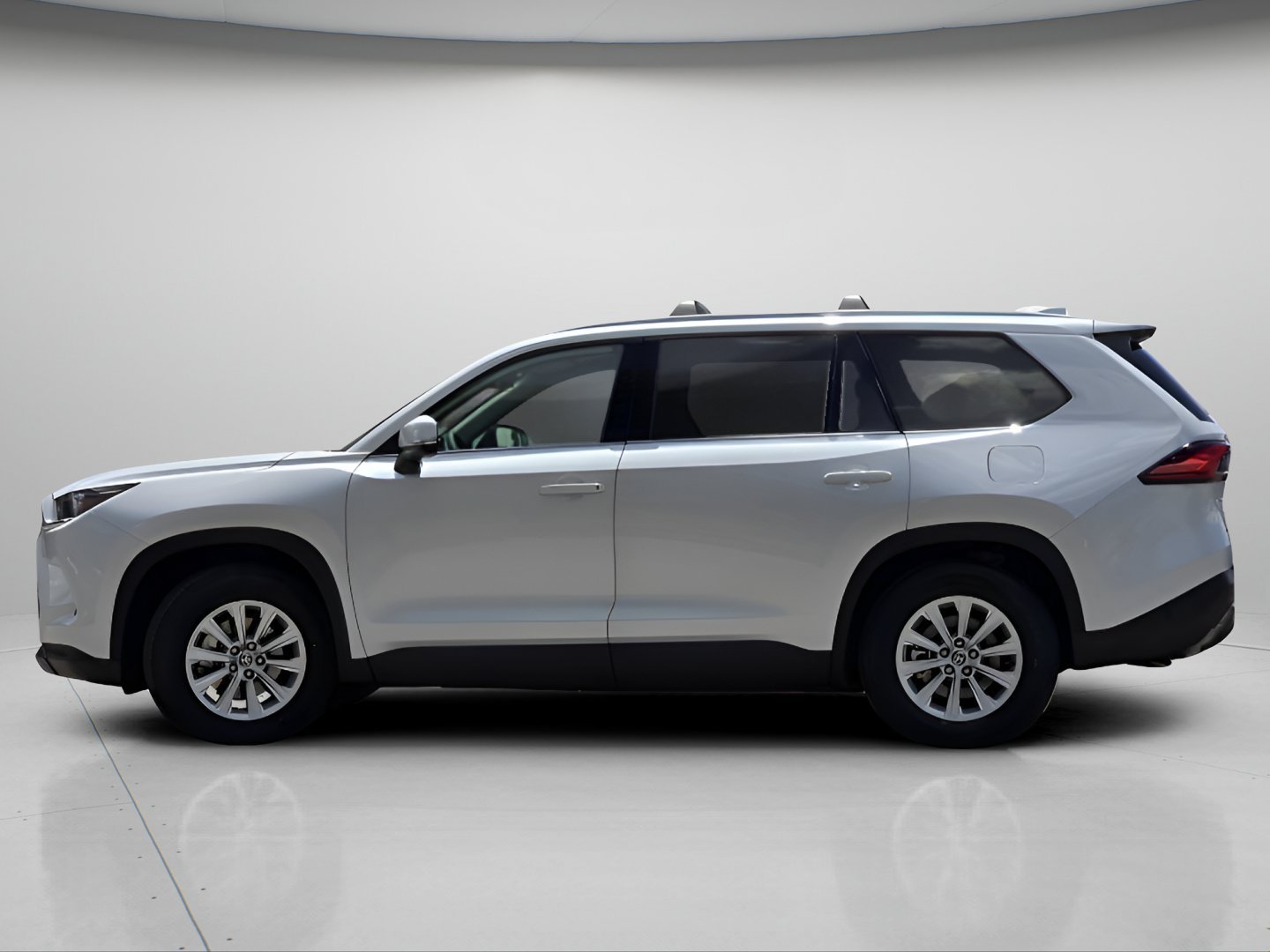 Used 2024 Pearl Toyota XLE image 17