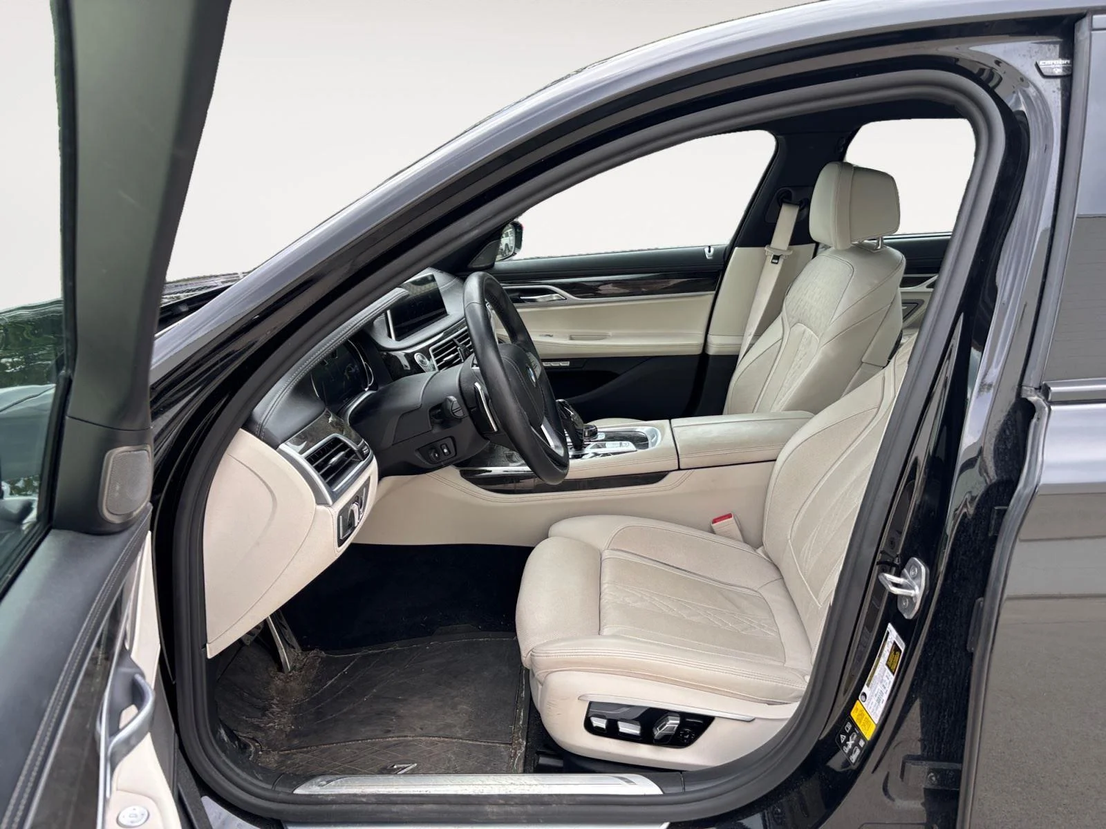 Used 2017 Black Sapphire Metallic BMW 750i xDrive image 20