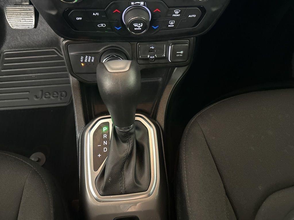 Used 2022 Sting-Gray Clearcoat Jeep Latitude image 29