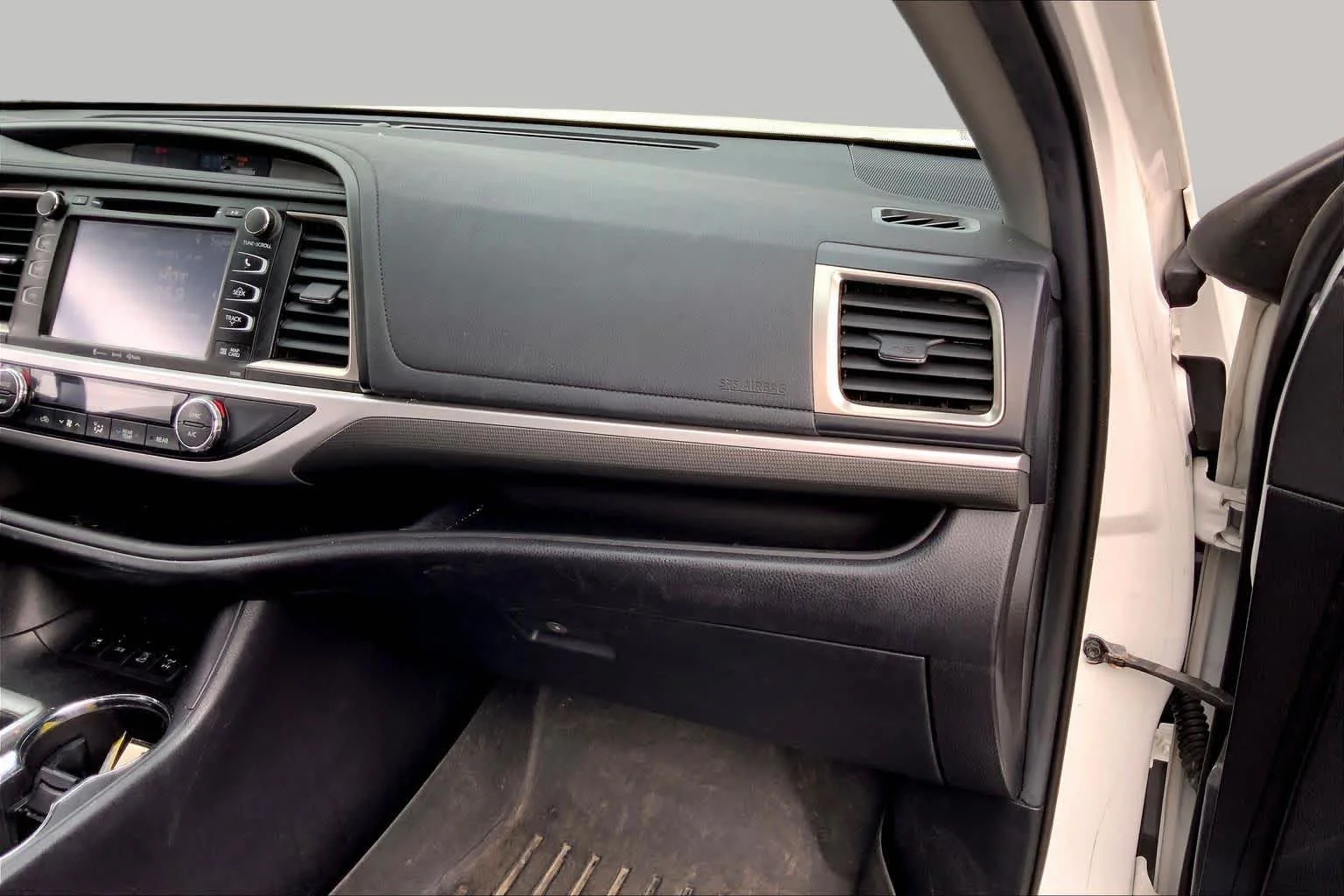 Used 2019 Blizzard Pearl Toyota SE image 19